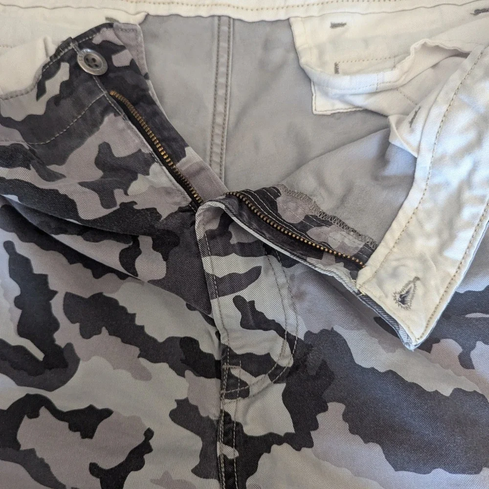Levis Cargo Shorts Grey Black Camo Multi Pocket Mens Sz 40 Streetwear Utility